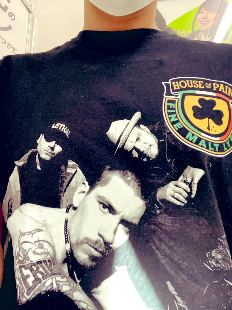 jayerbrashball's tweet photo. 今日のTシャツ 昔お世話になってたGROPEさんから最近は購入させて頂いてます 来日した際渋谷TOWERでやってたサイン会行ったなぁ #gropeinthedark #houseofpain https://t.co/MIUtyAu41v