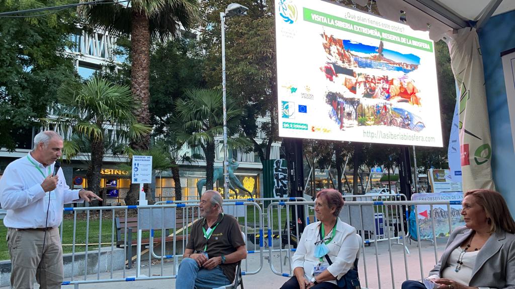 ¡Gracias Madrid! 💚 #MadBird finalizó ayer con mucho público y un gran interés por #Extremadura. Más de 1.000 personas se pasaron por el stand de la Dirección General de Turismo, interesadas por nuestra oferta de naturaleza y observación de aves.
Sigue el hilo 👉