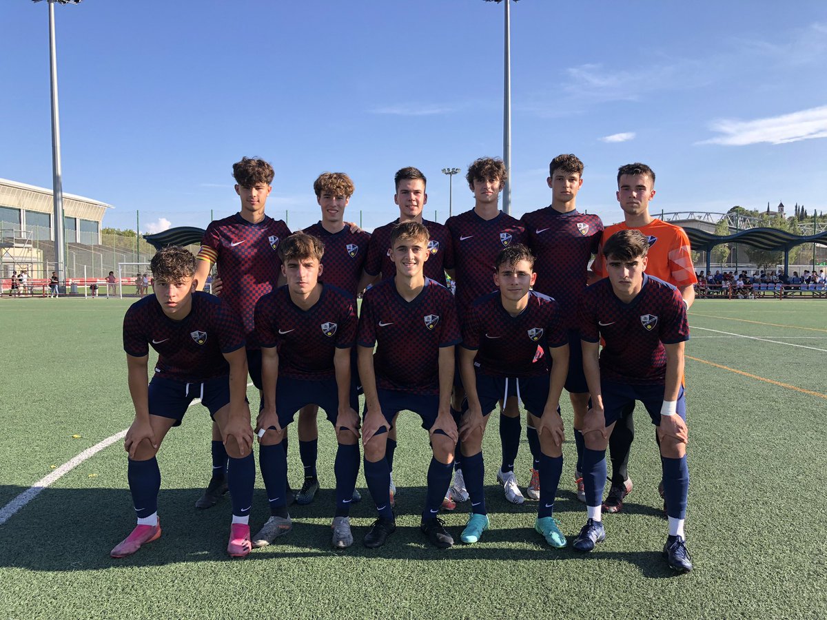 ¡VICTORIA!

Partido muy controlado y completo del Juvenil en la segunda jornada. Los azulgranas se llevaron los tres puntos gracias a un bloque que rindió en todos los aspectos.

✅ #LigaNacional
SDH Juvenil A 3️⃣-0️⃣ UD Fraga
⚽️ Puente
⚽️ Ibáñez 
⚽️ Álex Calvo

#CanteraSDH 🔵🔴