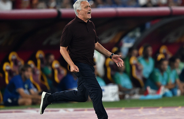 abplive's tweet photo. Jose #Mourinho #Sprinted Like A 14-Year-Old After AS #Roma Equalised In His 'Special' 1000th Game - Watch Video
Watch Video here: https://t.co/nKGJpBB19H https://t.co/dxJ42gueVV