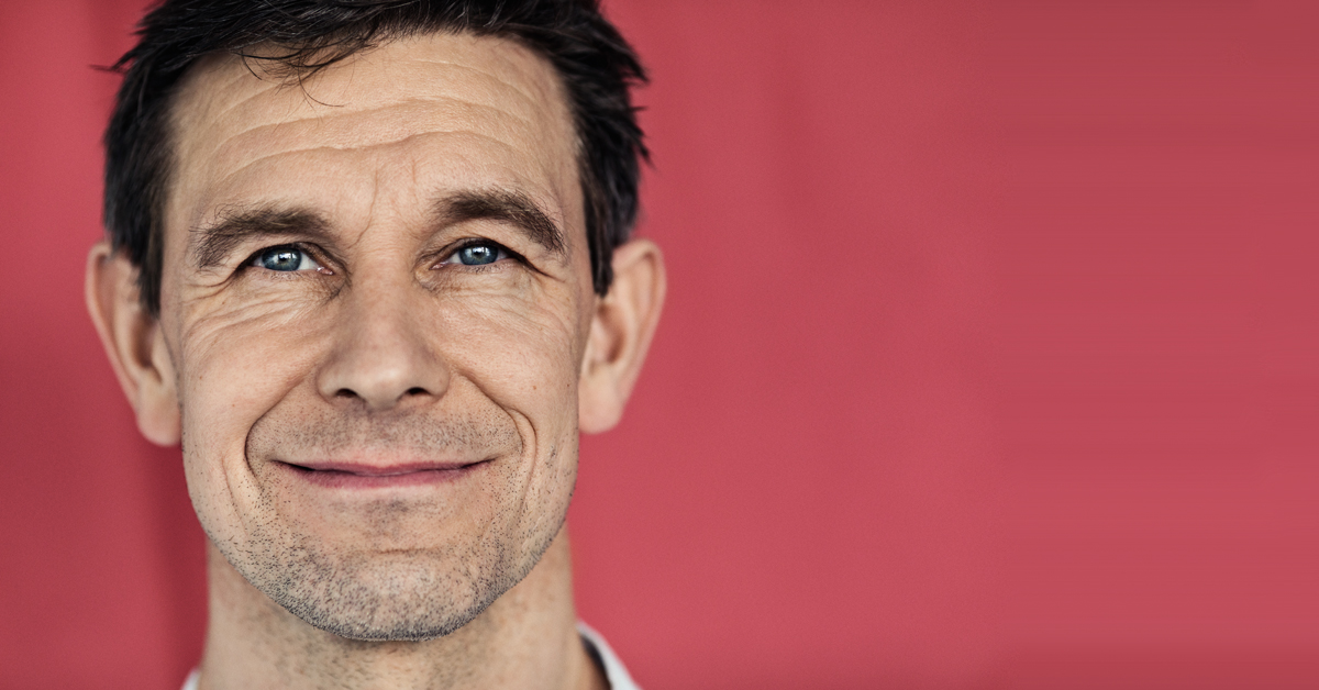 Når små børn har brug for en ny lever for at overleve, kan løsningen være at far eller mor donerer et stykke af deres lever. Overlæge Nicolai Schultz Aagard og hans kolleger genoptog operationerne sidste år. Se flot reportage på dr.dk bit.ly/3k7wrN6.