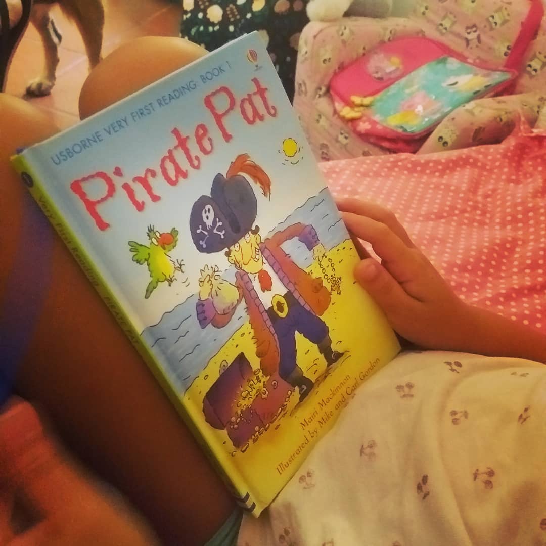 libridiLucrezia's tweet image. My daughter loves Pirate Pat !!! 
#veryfirstreading #usbornereadingprogramme #learnetoread