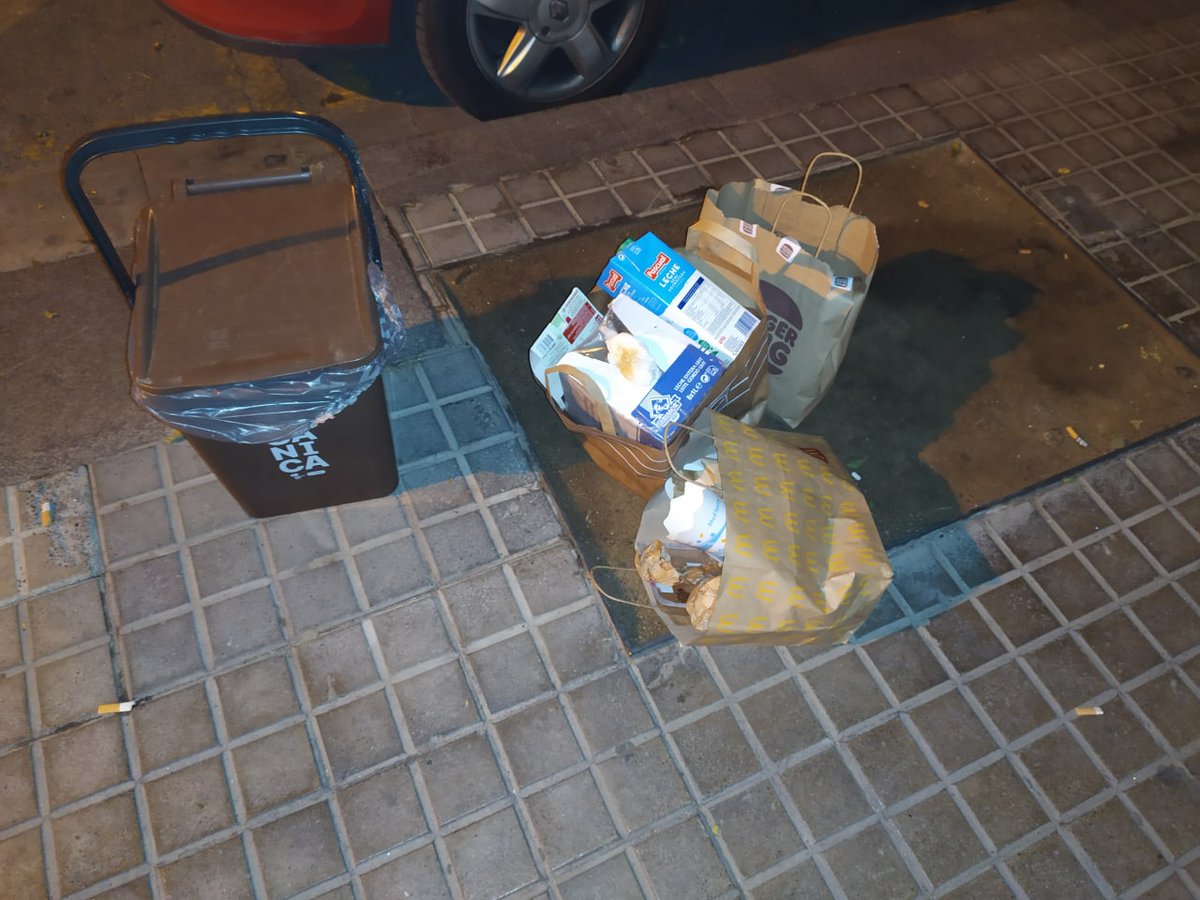 Lallum35's tweet photo. Portem quatre mesos denunciant-ho: el #PaP es va imposar després de reunions virtuals durant el confinament, cap acta que certifiqui que hi hagués aportació veïnal, amb només una AVV de les tres que hi ha al barri. Això no és participació ciutadana. El resultat és això 👇 https://t.co/U1nSDTqfEy