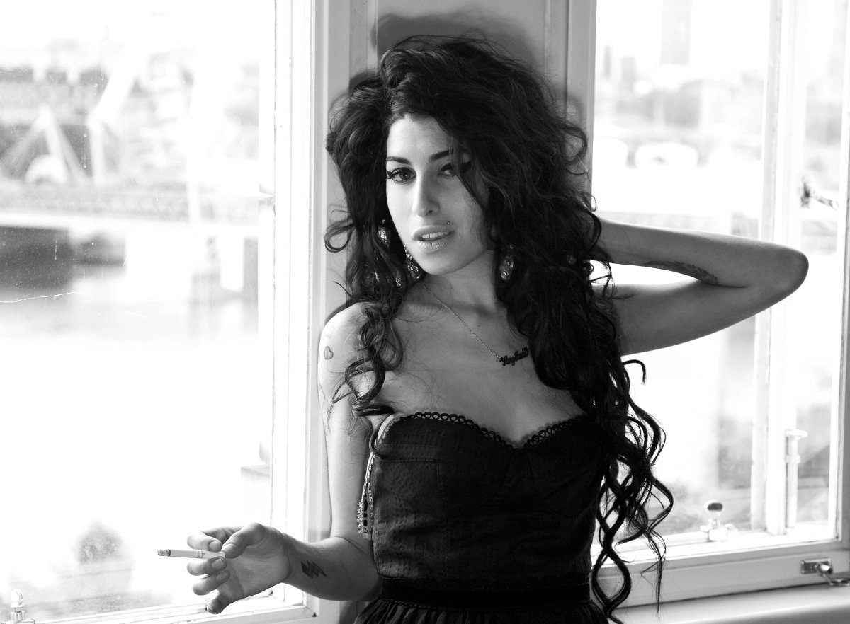 sky_sheltering's tweet photo. Amy Winehouse, London, 2007.

© Harry Benson https://t.co/Tkrc4UDdwo