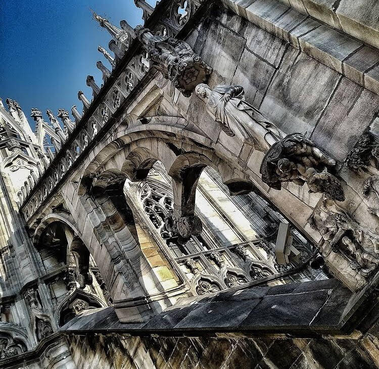 Quarta cattedrale più grande al mondo e prima in Italia, il #DuomodiMilano è anche una delle pochissime chiese che consentono l'accesso alle terrazze da cui si può godere di un meraviglioso panorama sulla città!😍
---
bit.ly/2X4WcVH
📷: <a href="/danilosipul/">Sipul</a>