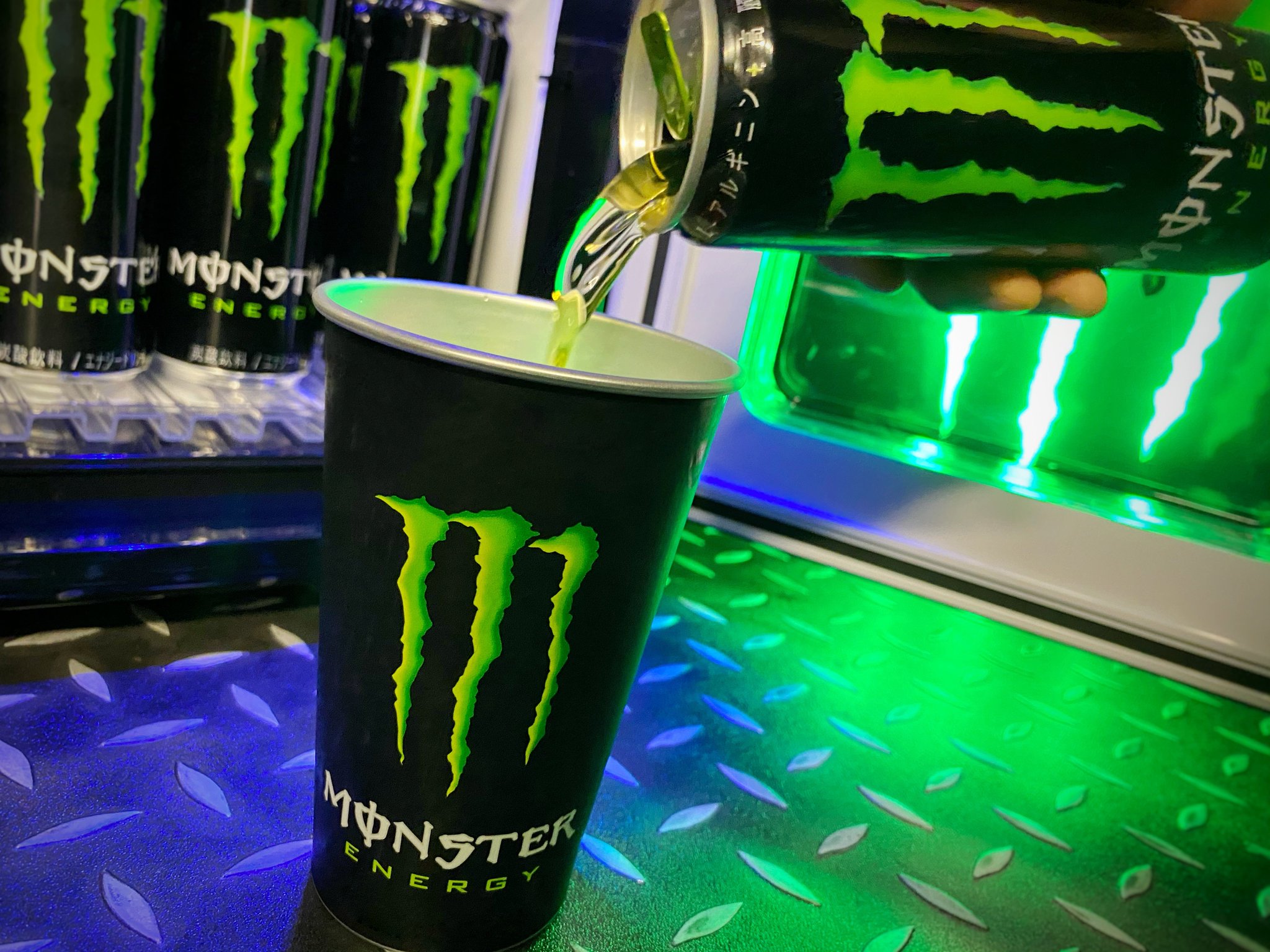 Monster Energy Japan ローソン限定 先着5 000名に日本限定アルミタンブラーが必ずもらえる いよいよ明日9 14 火 正午12時 受付開始 応募の準備はできてるか さあ モンスターでカンパイしよう 購入レシートは9 7分から有効 詳しくは T