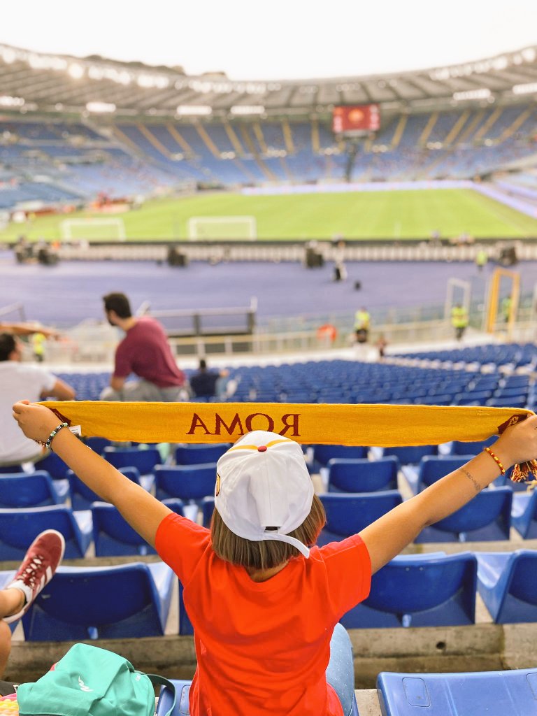 LiLkikka's tweet photo. Fin da ragazzini!! As Roma!❤️💛 #curvasud La Roma #Roma #ASRoma #RomaSassuolo @OfficialASRoma #romaamor #amore https://t.co/q7eW8Bcotm