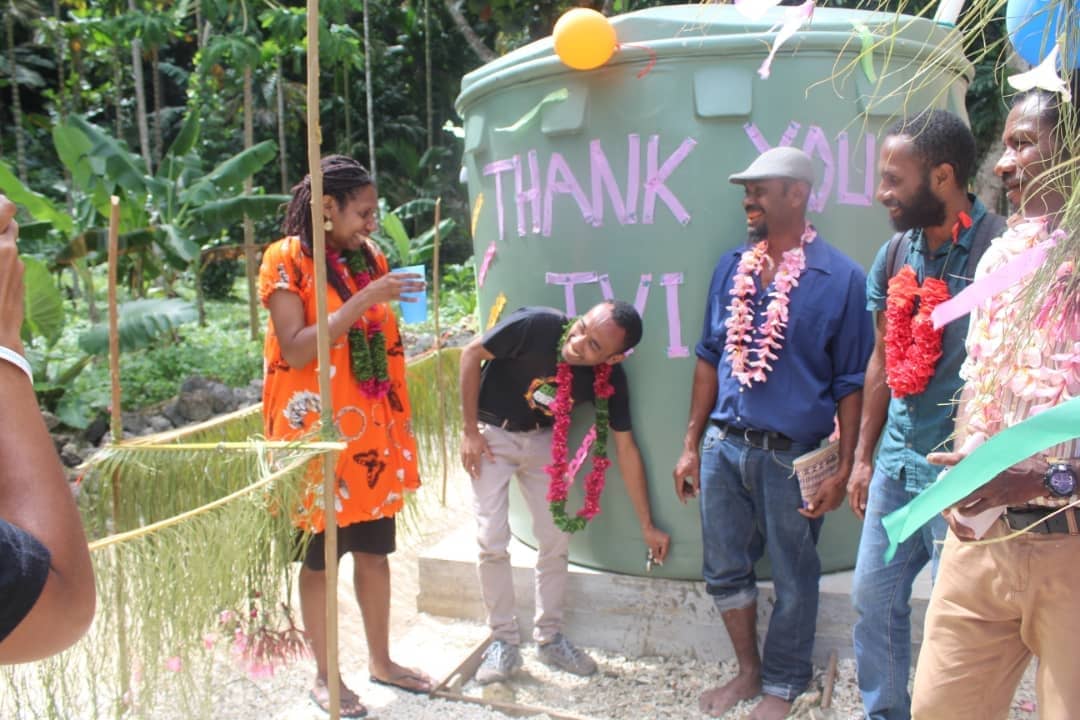 TheVoiceIncPNG's tweet photo. Water Tank project in Tubetube Elementary School, Miline Bay Province led by Kim Allen was successfully launched last week. We are proud to support community youth led initiatives. #YouthVoice #CleanGen 
Full story: https://t.co/rr4WVhBHTP https://t.co/s45nGrSZzx