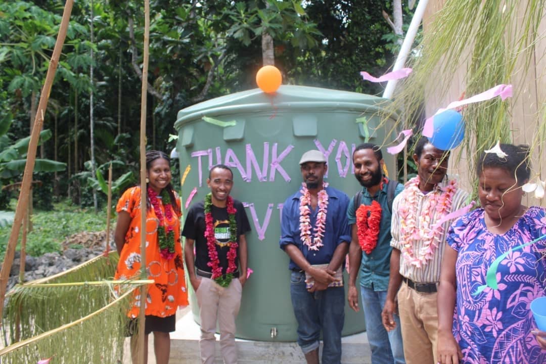 TheVoiceIncPNG's tweet photo. Water Tank project in Tubetube Elementary School, Miline Bay Province led by Kim Allen was successfully launched last week. We are proud to support community youth led initiatives. #YouthVoice #CleanGen 
Full story: https://t.co/rr4WVhBHTP https://t.co/s45nGrSZzx