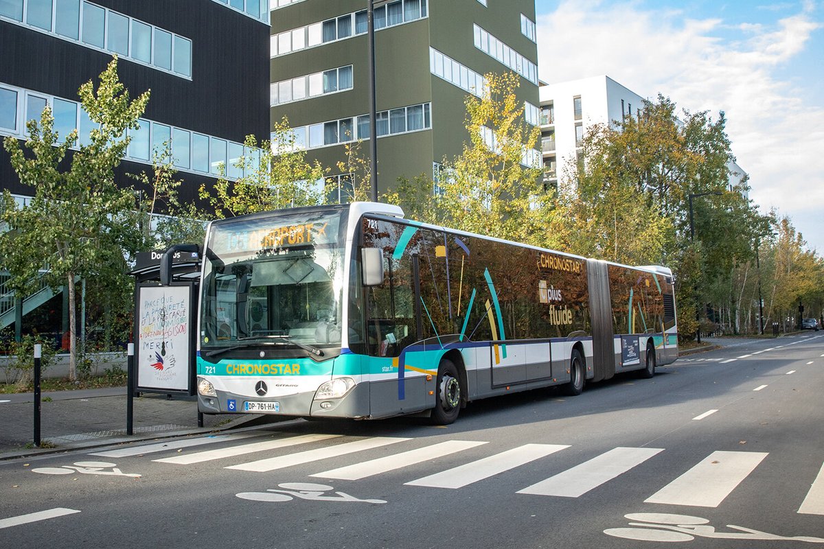 LaurentRiera's tweet photo. A Rennes, le réseau Star élargit l'expérimentation des arrêts à la demande (après 22h en semaine) à 5 lignes de bus supplémentaire (dont 3 lignes métropolitaines). Objectif: sécuriser la descente des personnes voyageant seules, notamment des femmes 
https://t.co/99TFWrxDeB https://t.co/oBfDQ6NBBl