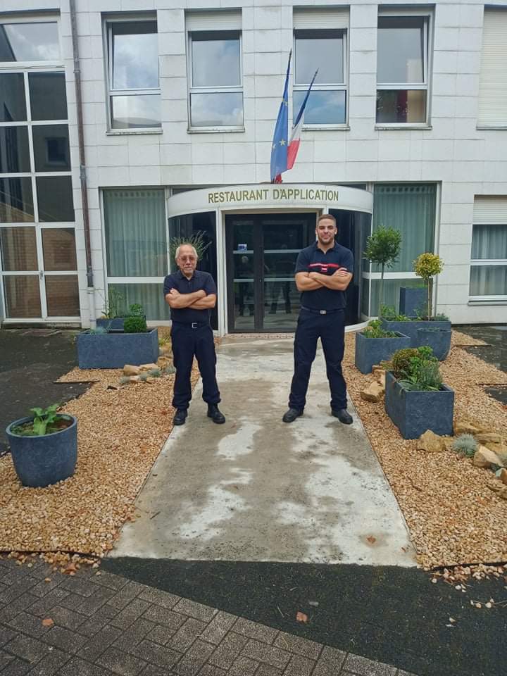 SDIS des Ardennes (@sdis08) on Twitter photo Les 🧑🚒 du <a href="/sdis08/">SDIS des Ardennes</a> sont à disposition des collèges pour la 💉 des élèves, en support de <a href="/Educ_Nationale/">EducationNation</a> et de <a href="/Prefet08/">Préfet des Ardennes 🇫🇷🇪🇺</a>. Depuis le 9/09 et jusqu’au 16/09, nos 🧑🚒 seront dans 10 collèges, en + des 💉 grand public effectuées dans le 08. 🙏 à eux pour cette mobilisation remarquable. Les 🧑🚒 du <a href="/sdis08/">SDIS des Ardennes</a> sont à disposition des collèges pour la 💉 des élèves, en support de <a href="/Educ_Nationale/">EducationNation</a> et de <a href="/Prefet08/">Préfet des Ardennes 🇫🇷🇪🇺</a>. Depuis le 9/09 et jusqu’au 16/09, nos 🧑🚒 seront dans 10 collèges, en + des 💉 grand public effectuées dans le 08. 🙏 à eux pour cette mobilisation remarquable.