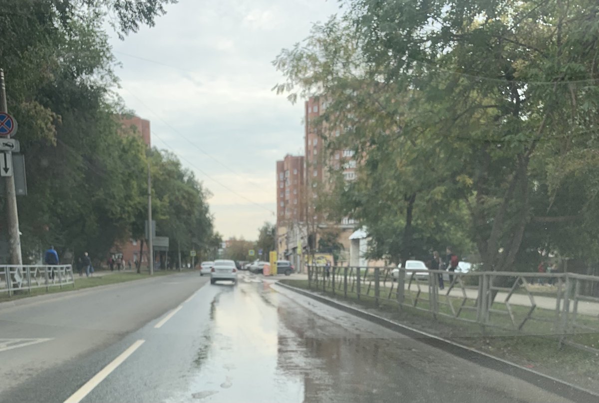 Добрый день. <a href="/SamMobilePriem/">Мобильная приемная Губернатора Самарской области</a> <a href="/sks_rks/">СКС</a> по улице Аминева от мш до нс как минимум неделю уже ручей течёт, примите меры, а то весь асфальт смоет.