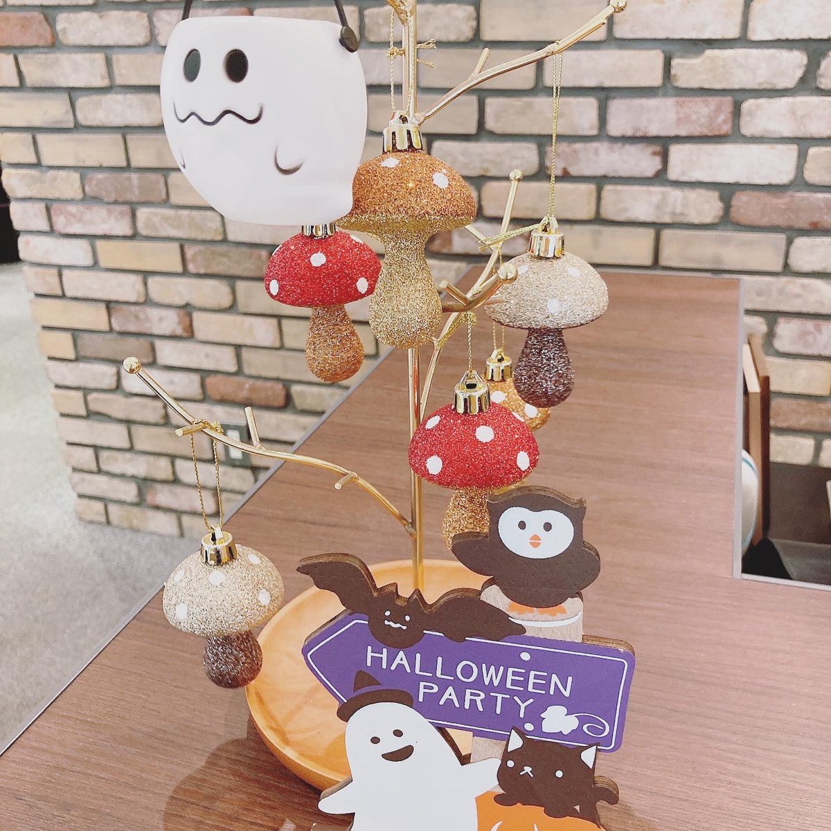 a_heya_jp's tweet photo. 🎃湊町中央店🎃

もうすぐ10月！
10月といえばハロウィンですね🎃👻
ハロウィンに向けて、店舗も可愛く飾りつけしました♪

ささやかなプレゼントもご用意しておりますので、お気軽にお越しくださいませ😊✨
#日本エイジェント
#お部屋さがし物語
#湊町中央店
#ハロウィン https://t.co/UAPas0Wj0s