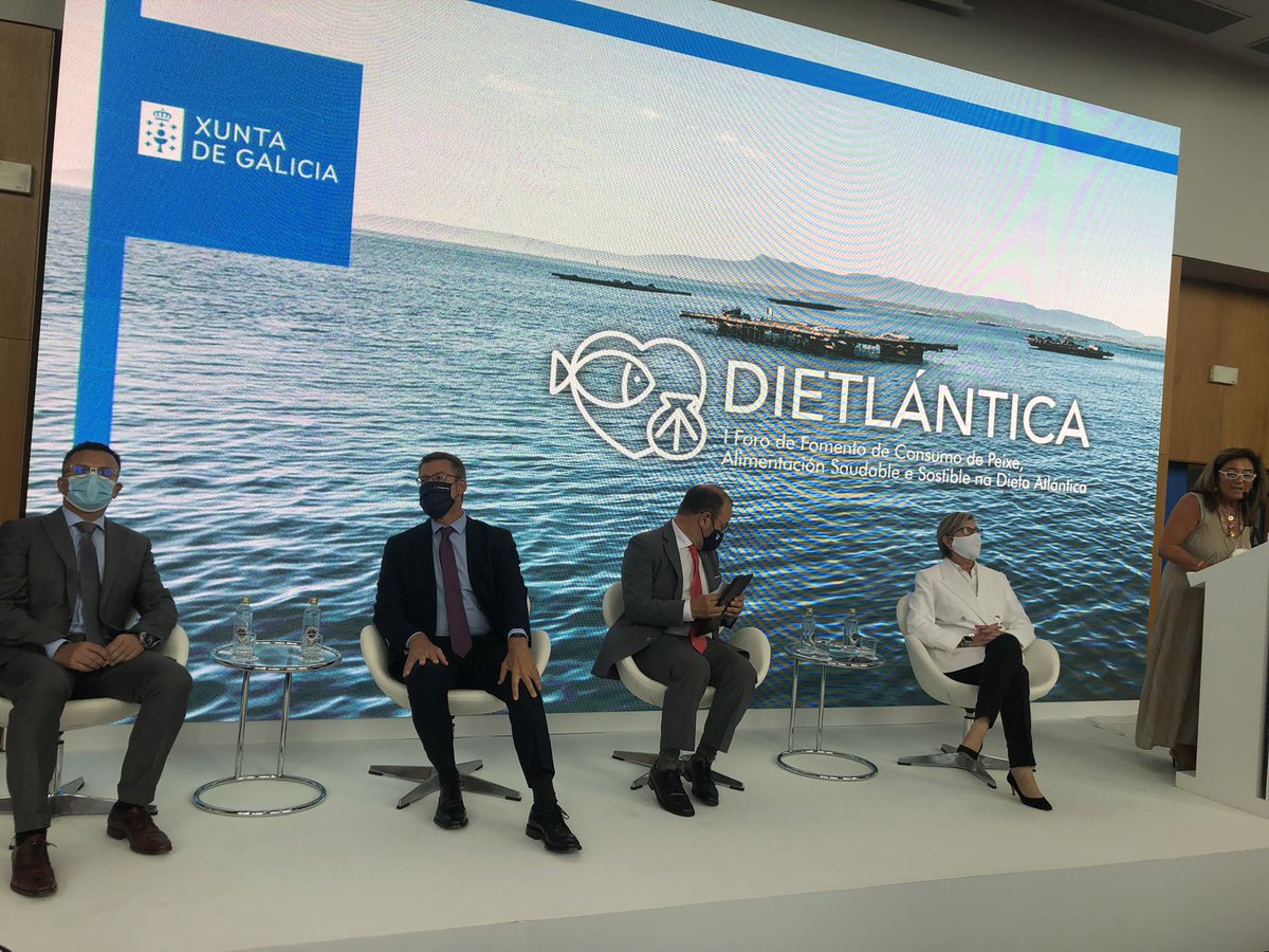 feijoo_costa's tweet photo. I Foro de Fomento de Consumo de Peixe, Alimentación Saudábel e Sustentábel na Dieta Atlántica no aulario Novoa Santos. Hoxe en @UniversidadeUSC @PazodeRaxoi e maña na #Lonxa @concelloribeira https://t.co/ykNxv1Zmnc