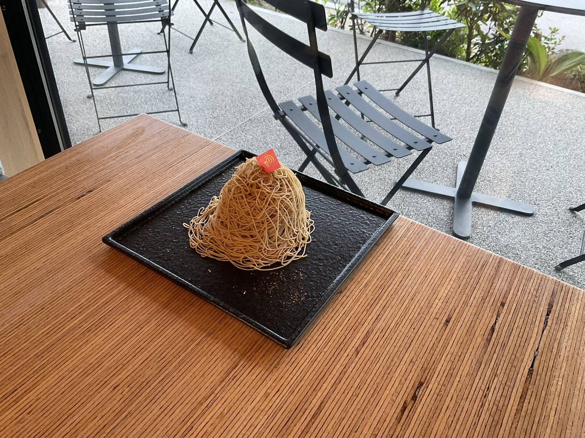 食べることスイーツ好きグルメ旅 今日は敷島堂で遅めのおやつ モンブラン久々に食べた 岡山 敷島堂 岡山敷島堂 岡山夢菓匠 しぼりたてモンブラン モンブラン カシスフロマージュ 試食 レモンノシフォン シキシマドウノカフェ 岡山カフェ