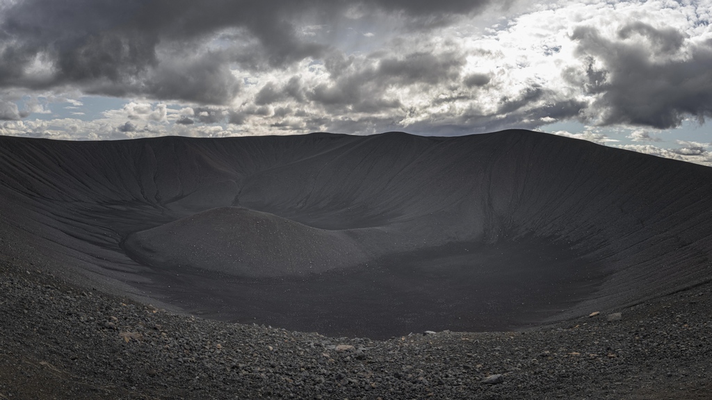 Grimus07's tweet photo. #Hverfjall. A tuff ring volcano that is 2,500 years old and save to climb up. Save, simple, but not without effort. https://t.co/SGHgvfmvrx