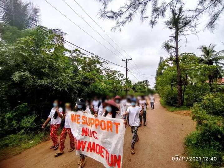 ChanMyaKyiKhin1's tweet photo. #Launglone Tsp;#Dawei marched to oppose the Military Junta and demanded on UN to recognize NUG government as legitimate government at UN general assembly. #KyawMoeTunRepresentsMyanmar #UN_RecognizeNUG #Sep13Coup #WhatsHappeningInMyanmar https://t.co/rNHFKtps59