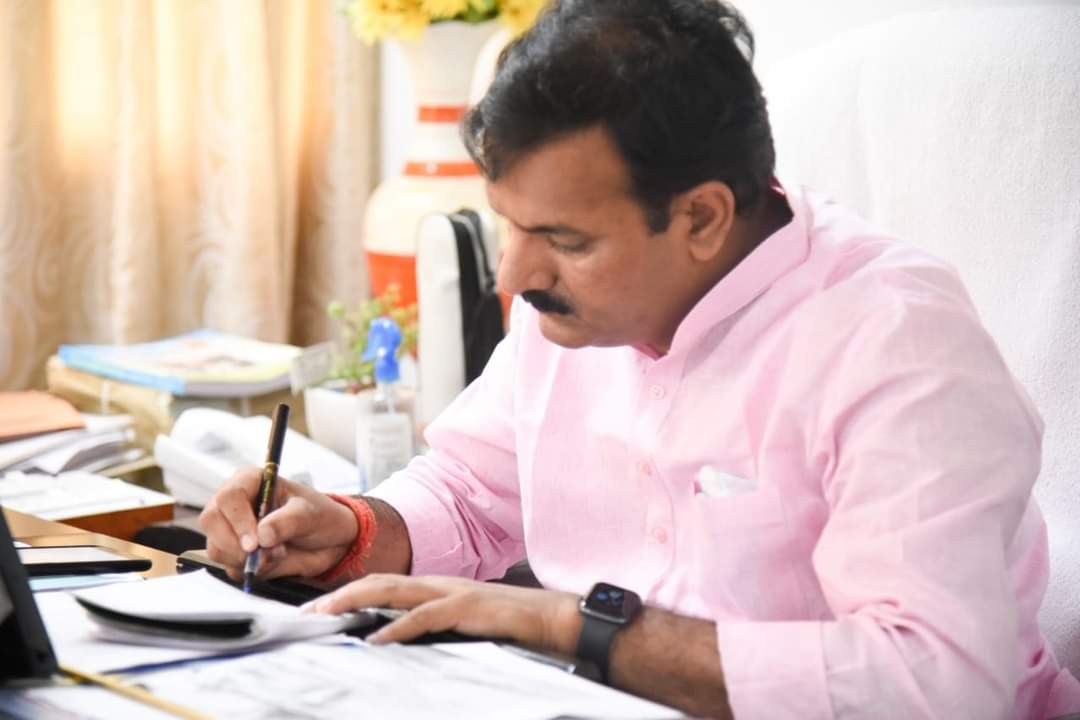आज माo ऊर्जा मंत्री श्री <a href="/ptshrikant/">Shrikant Sharma</a> जी की अध्यक्षता में आयोजित वीडियो कॉन्फ्रेंसिंग में बस्ती मण्डल की विद्युत विभाग की समीक्षा बैठक में शामिल हुआ।