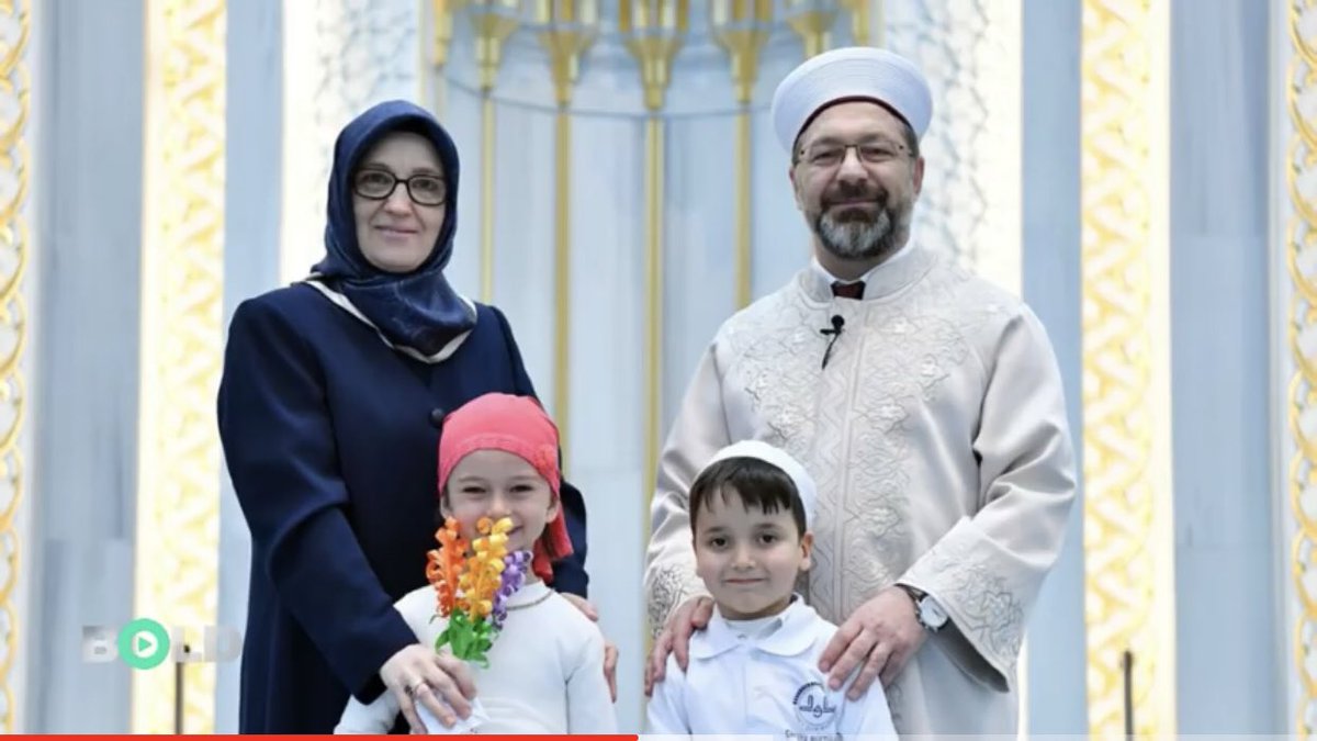 Camilerden toplana paraların gittiği yerler

Seher Erbaş , Ankara Bilkentte 3 katlı lüks villada oturuyor tüm masrafları Diyanet Vakfı karşılıyor .İstanbul Müftüsü nün oturduğu ev boşaltıldı TADİLATI yaptırılıp orasıda ikinci konut olarak verildi kendisine makam aracıda  verildi