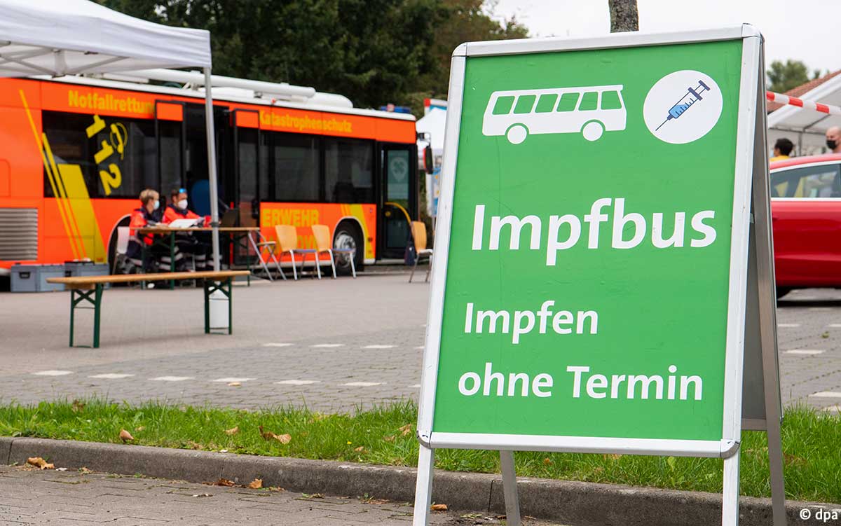 A mobile vaccination bus in Hanover