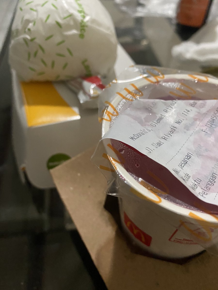 Mc.D rasanya tambah ngga karuan, sekarang ditambah kalo delivery ngga diplastikin. Tidak manusiawi. Eco-friendly my ass!