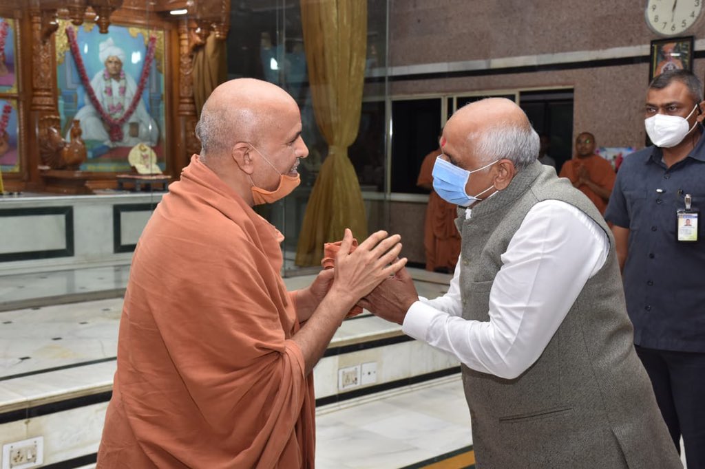Bhupendrapbjp's tweet photo. SMVS શ્રી સ્વામીનારાયણ ગુરુકુળ,સરગાસણ ખાતે શ્રી ઘનશ્યામ મહારાજના દર્શન કરી સદ્ગુરુ સંતોના આશિર્વાદ પ્રાપ્ત કર્યા હતાં. https://t.co/y4PXSpYlPj