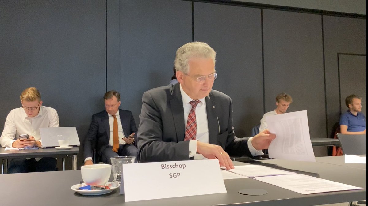 SGPnieuws's tweet image. Mag iemand met mannelijke geslachtskenmerken straks de vrouwenkleedkamer in? En wat als je moeder zich straks presenteert als je nieuwe vader?

Er is nog te weinig over nagedacht.

Daarom organiseert de SGP vanmiddag een rondetafelgesprek over #gender