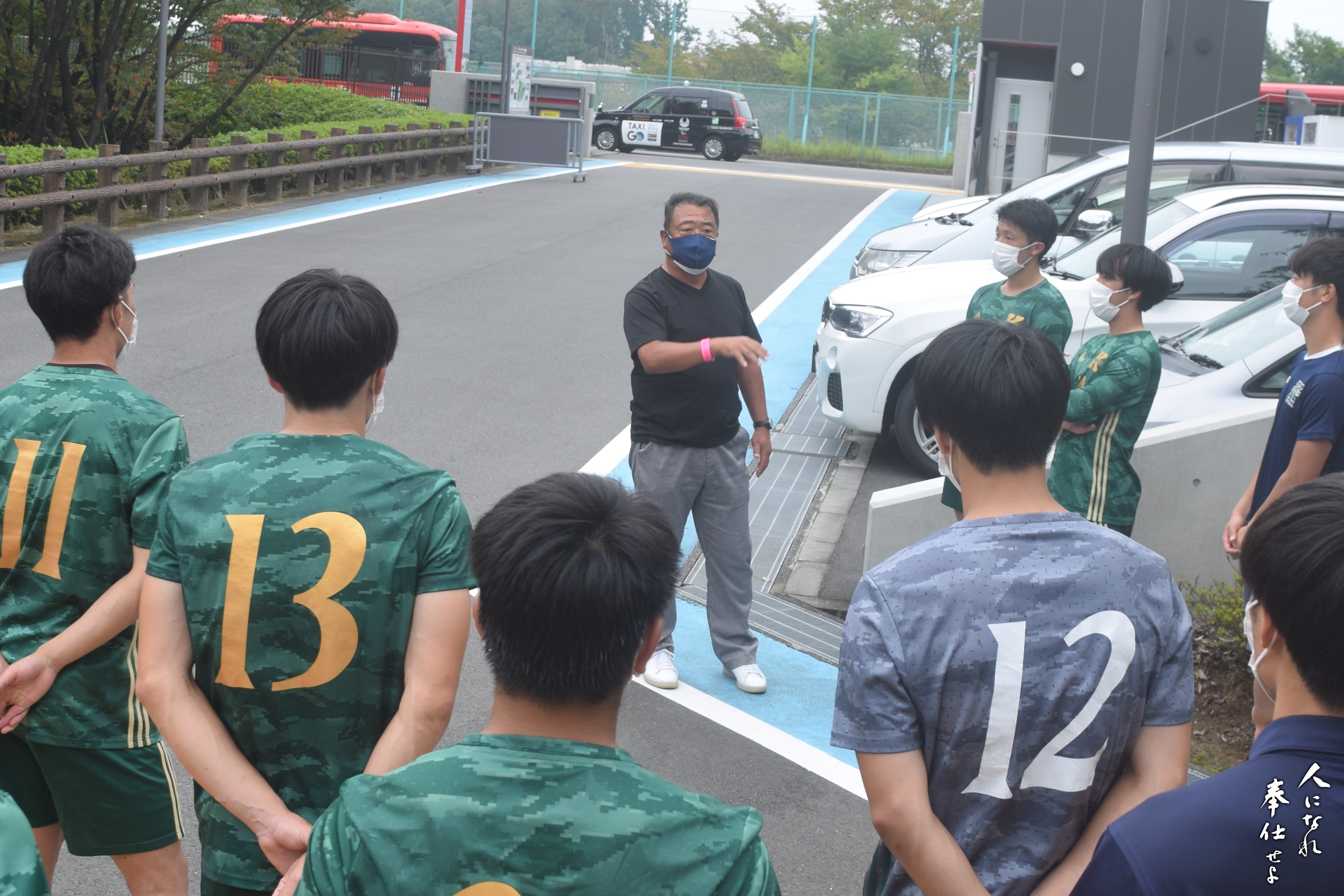 関東学院大学サッカー部gm 横浜f マリノスさんとのマネーゲームを制し 松永英機総監督が帰ってきました というのは冗談で 昨日の関東大学リーグでは 後期初めて会場に松永総監督にお越しいただきました 練習試合等にはお越しいただいていたのですが