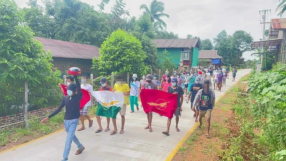 TyneAMyin's tweet photo. A protest against the military dictatorship took place on September 13 in #Auk_Yae_Phyu village in Laung Lone Township.

#KyawMoeTunRepresentsMyanmar
#UN_RecognizeNUG
#Sep13Coup
#WhatsHappeningInMyanmar https://t.co/eW8LdFJM3I