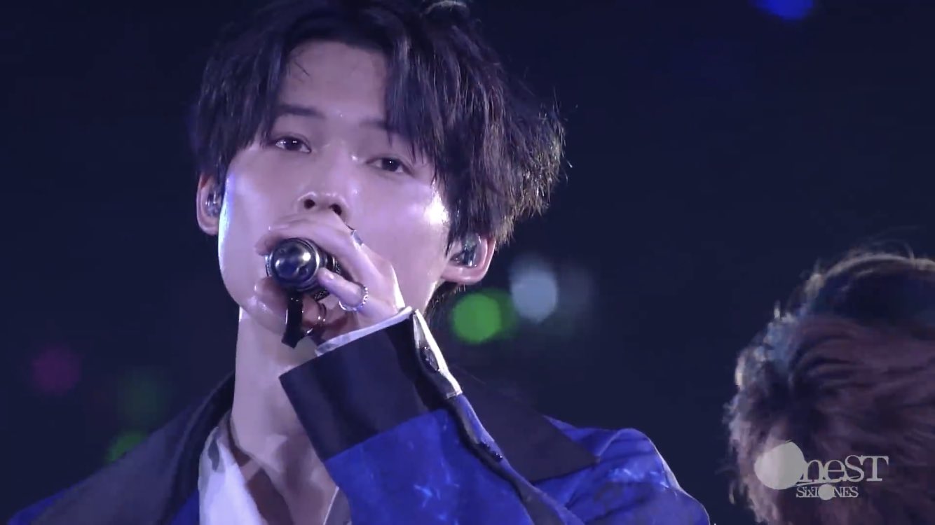Moe 固ツイみて 松村北斗ハイライト ただの私の好みの松村北斗 マイクの持ち方かっこいい松村北斗 顔が綺麗な松村北斗 背伸びするのが可愛い松村北斗 松村北斗 Digestmovie T Co M4oj76wd2l Twitter