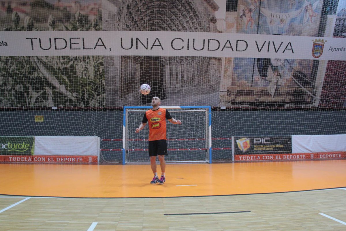 Pintinho07's tweet image. Hoy, ha pasado 1 mes desde que llegué a @RiberaNavarraFS Estoy muy feliz de que en tan poco tiempo he tenido tanto aprendizaje, experiencias y amistades, y seguiré los mismos pasos, trabajando con mucha humildad y compromiso, siempre con Dios al frente de todo 🙏