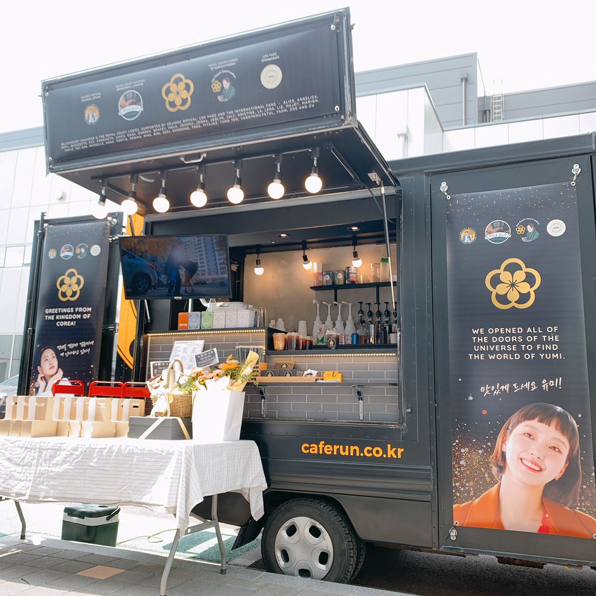 officialBHU's tweet photo. ✨THE ROYAL TRUCKS✨

Coffee and Food Truck support sent by the Royal Palace to feed Yumi and the filming team’s hunger cells. 🙈🙆‍♀️🖤

#KOCCoffeeProject #YumisCells #Yumiverse https://t.co/v6lQz40rBF