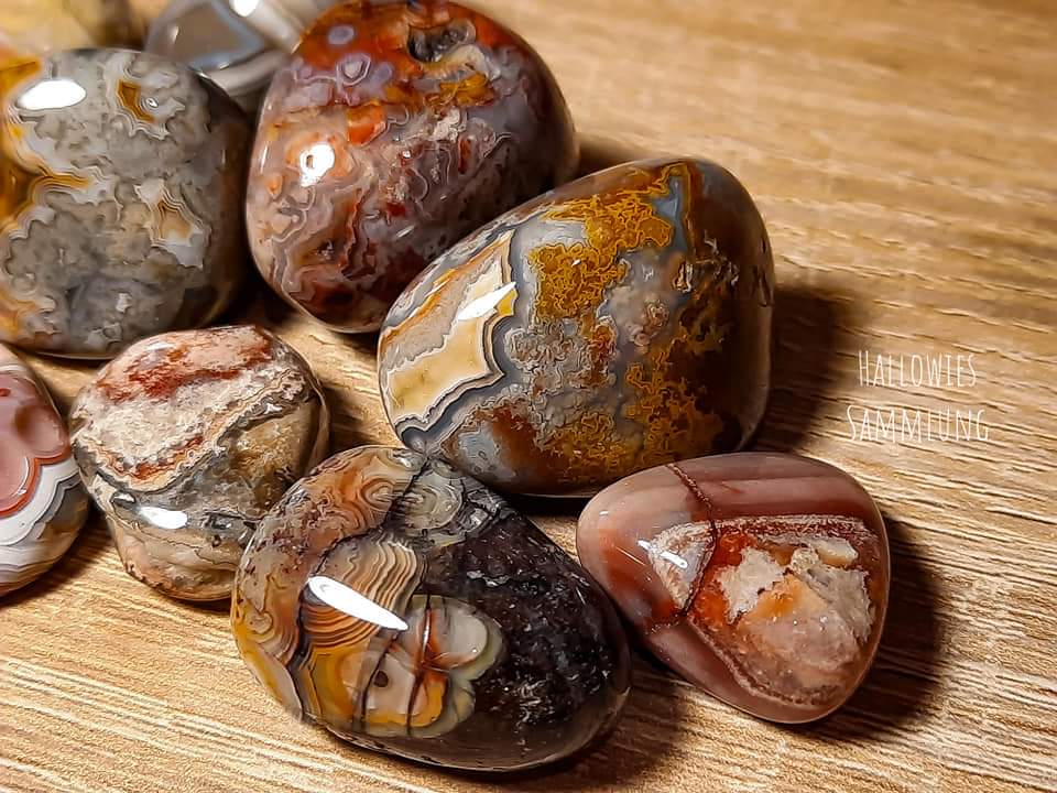Hallowie31's tweet photo. Crazy Lace Agate #crazylaceagate #agate #stone #瑪瑙 #tumbledstone https://t.co/sKdmB2ytM4