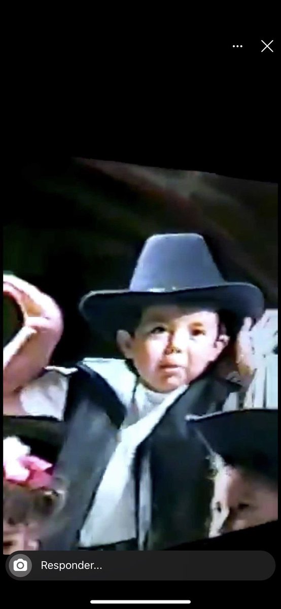 kaarr94's tweet image. Mi mamá me dió la vida pero @diegorobpe bailando el ratón vaquero, me dió ganas de vivirla.