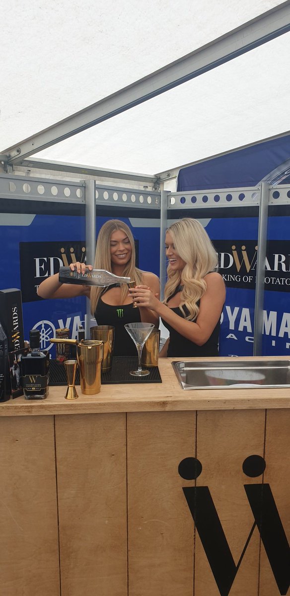 Mixing with <a href="/MonsterEnergy/">Monster Energy</a> again, pleased you all enjoyed @McAMSYamaha <a href="/SilverstoneUK/">Silverstone</a> , 🧃🧃