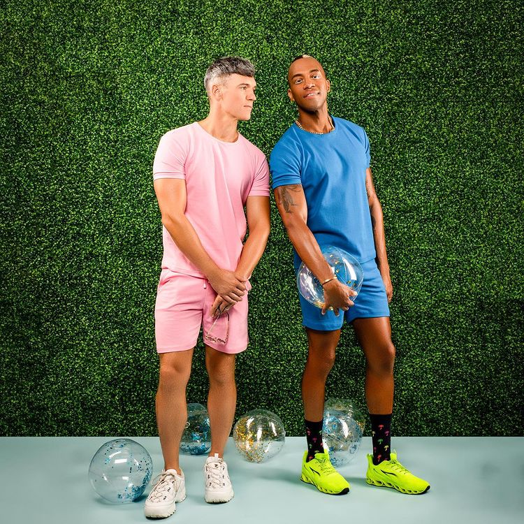 MPCInsights's tweet photo. The talented OneUpDuo has introduced gentle acoustics with exquisite pop in the music video ‘ARIZONA’
#OneUpDuo #Hypnova #ARIZONA #PopMusic #YouTube #MusicVideo #musicpromotionclub
https://t.co/fyTLoALm8z https://t.co/vCNXRPxv3S
