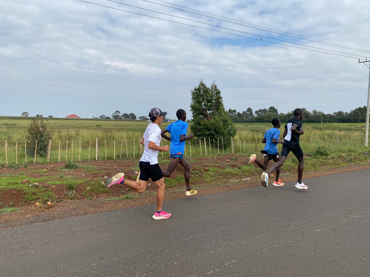hiroki_sugawa's tweet image. ケニア生活？？日目🇰🇪
ロードでのトレーニング🏃‍♂️
くだらないツイートばかりで、
走っているところを載せていなかったのでたまには投稿👀
ひとりになってもめげずに走りきりました。。
#MoibenRoad
#ちゃんと走っております