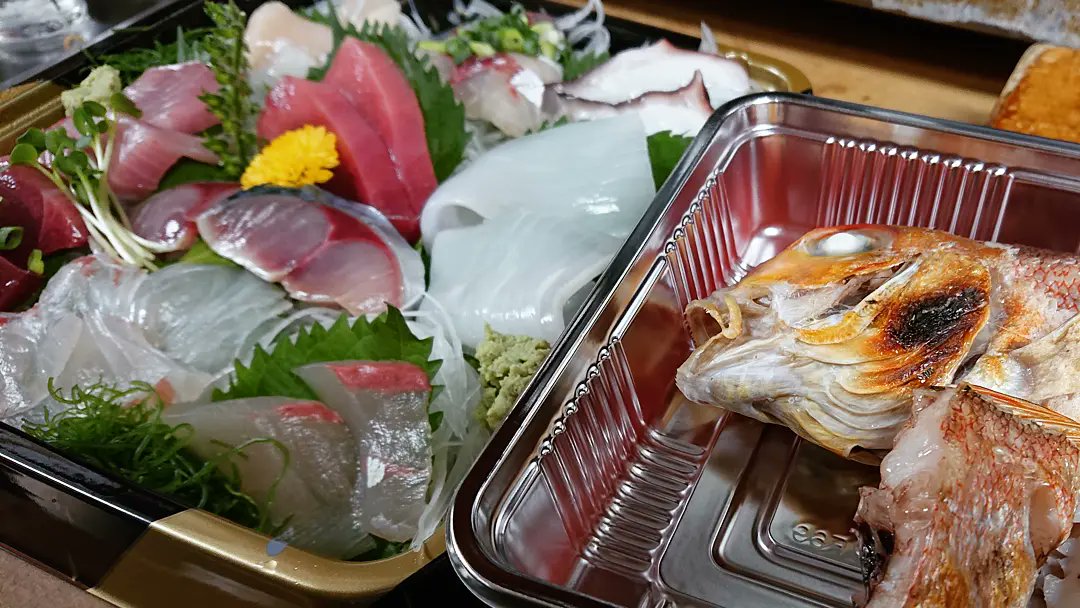 sakanatake3_15's tweet photo. 本日も御予約テイクアウト
ありがとうございました。
#takeout
#assortedsashimi
#おうちで武 https://t.co/3xj3qkeYeW