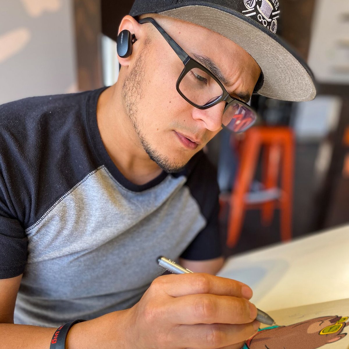 Umarme die Kunst, die dich inspiriert. Was regt deine Fantasie an? bose.life/3BVTtg9 #BoseEarbuds