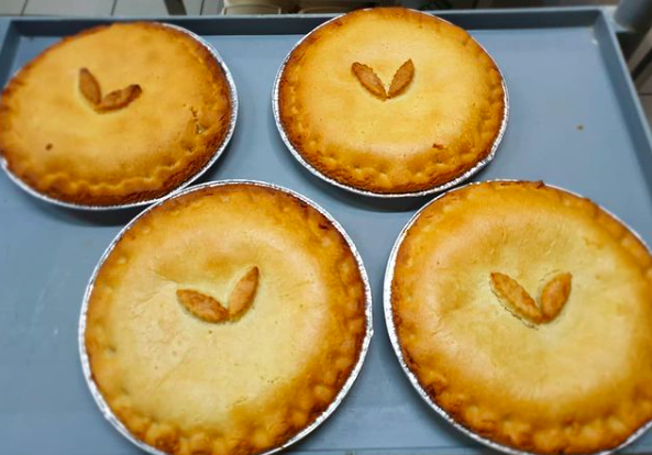 Gala_Retail's tweet photo. Warm apple pies go straight to the heart ❤️
#pastry #PastryChef #pastrylife #pastryart #pastrylove #pastrydelights #pastrylover #pastryshop #pastryinspiration #pastryschool #pastrychefsofinstagram #pastrypassion #pastrychefs #pastrycream #pastrycook #pastryclass #pastryarts https://t.co/3LrKwPfhmP