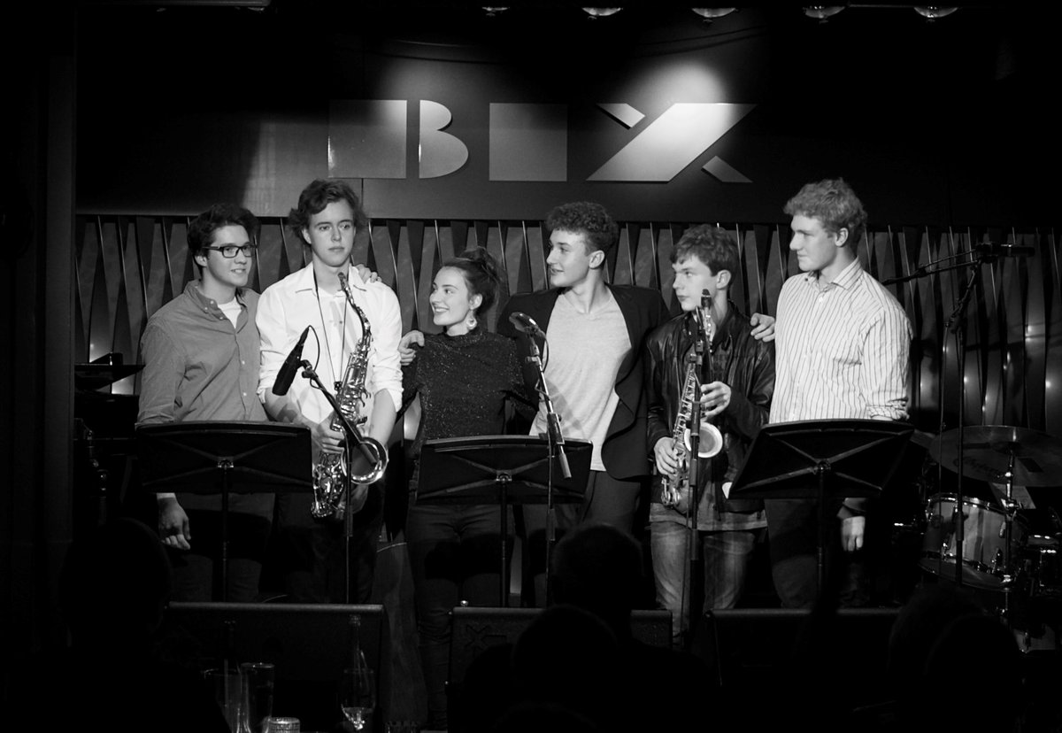 ServiceTapir's tweet photo. 15.09.2021 - Club Voltaire Tübingen
Das vom 18-jährigen Trompeter Jakob Bänsch gegründete Jazz-Sextett besteht aus jungen Musikern, die bereits zu den vielversprechenden Newcomern der deutschen Jazzszene gehören.

https://t.co/e9Z2KIAO33 https://t.co/WX43uPz7ZX