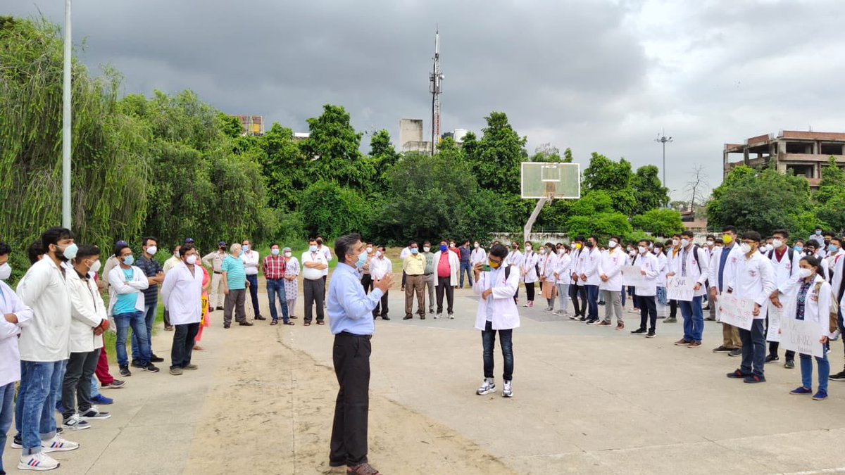 drsitu's tweet photo. No one person should ever dismiss their voice or ability to influence change in a time of injustice. Students, resident welfare members, nonteaching staff, & faculty at the UCMS-GTBH complex share solidarity to #SaveUCMS & #SaveGreenGTBHospital from Delhi Govt encroachment https://t.co/ConsvN98NX