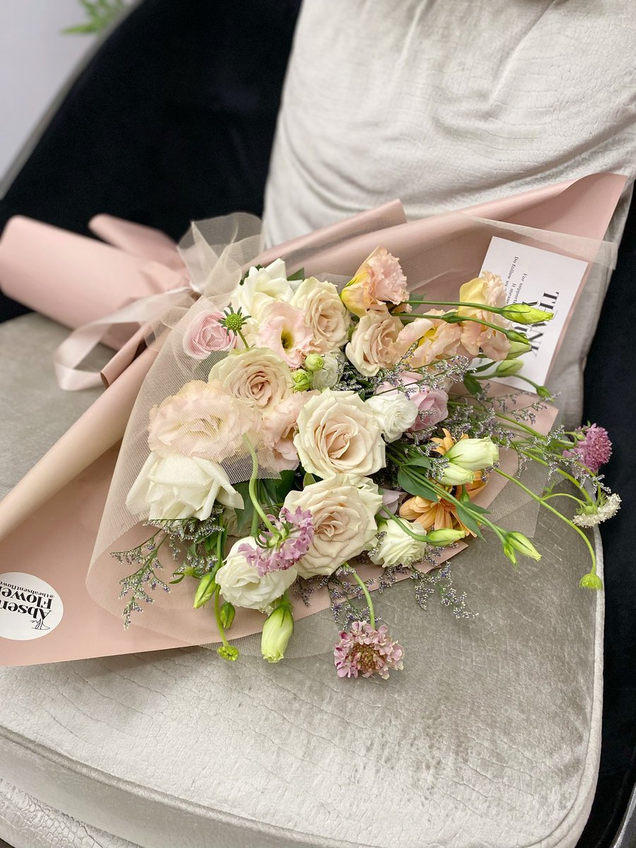 TheAbsentFlower's tweet photo. Hi @MyBktJelutong! I am a home-based florist in Bukit Jelutong. Can help to retweet? Kindly support my small business 🤍 https://t.co/iqinSr8yNX