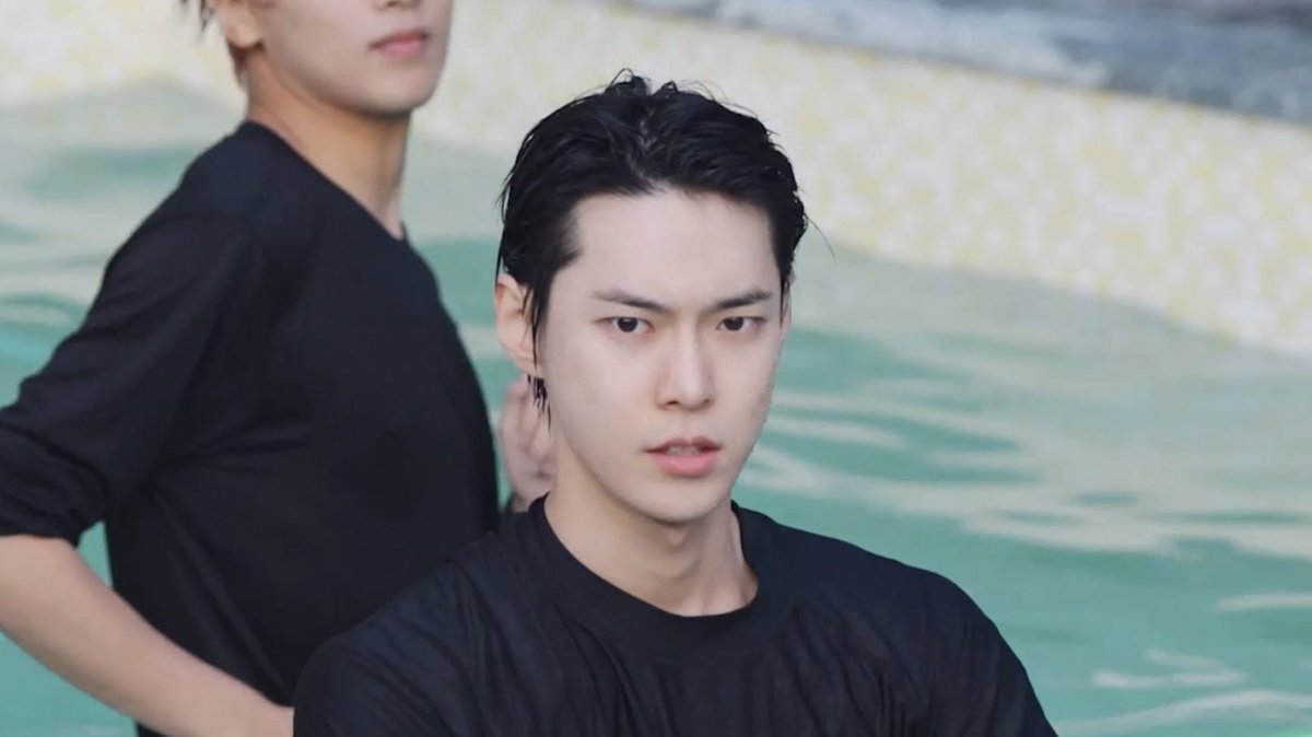 เปียกน้ำยังไงให้หล่อขนาดนี้ งงมาก