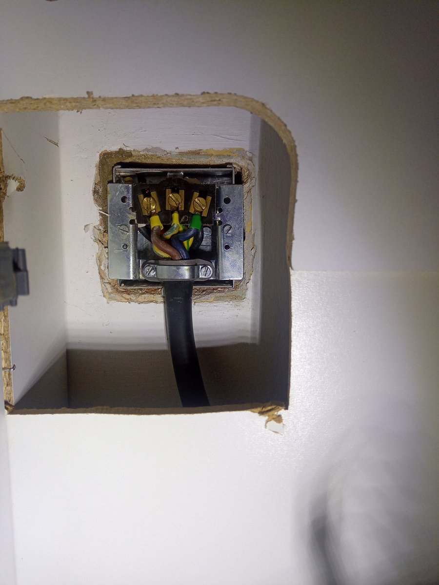 Much swearing has ensued whilst connecting this oven 🤣🤣