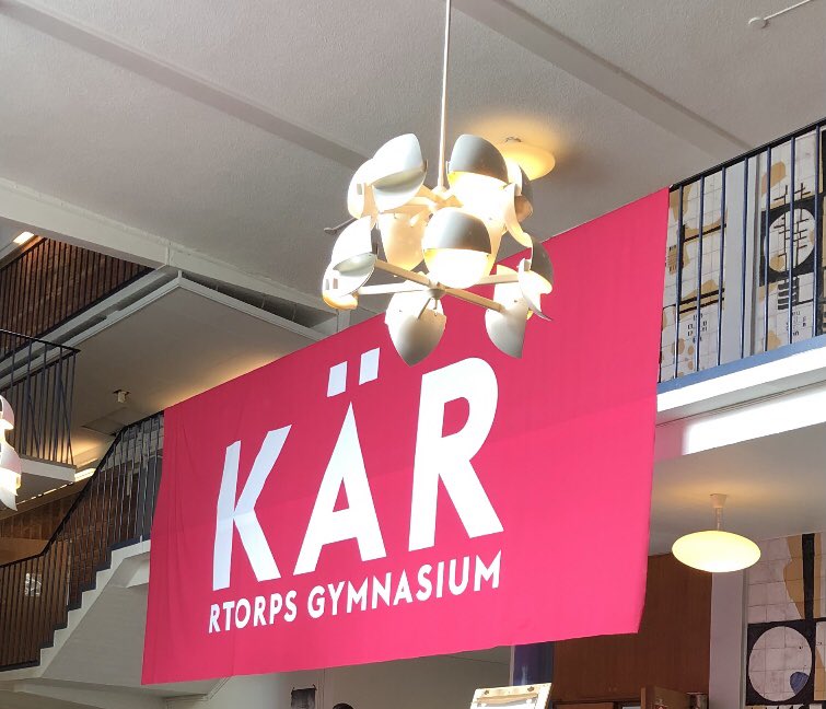 PernillaEricols's tweet image. Hösten 2022 startar vi Teknikprogrammet på Kärrtorps gymnasium. Vår inriktning är Hållbar systemdesign och vi har ett nära samarbete med KTH. Nu postar vi ansökan om riksrekryterande spetsutbildning. Håll tummarna för oss!