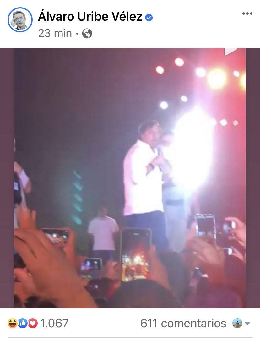 FisicoImpuro's tweet image. Quédate con quien te presuma como Uribe presume a Petro.