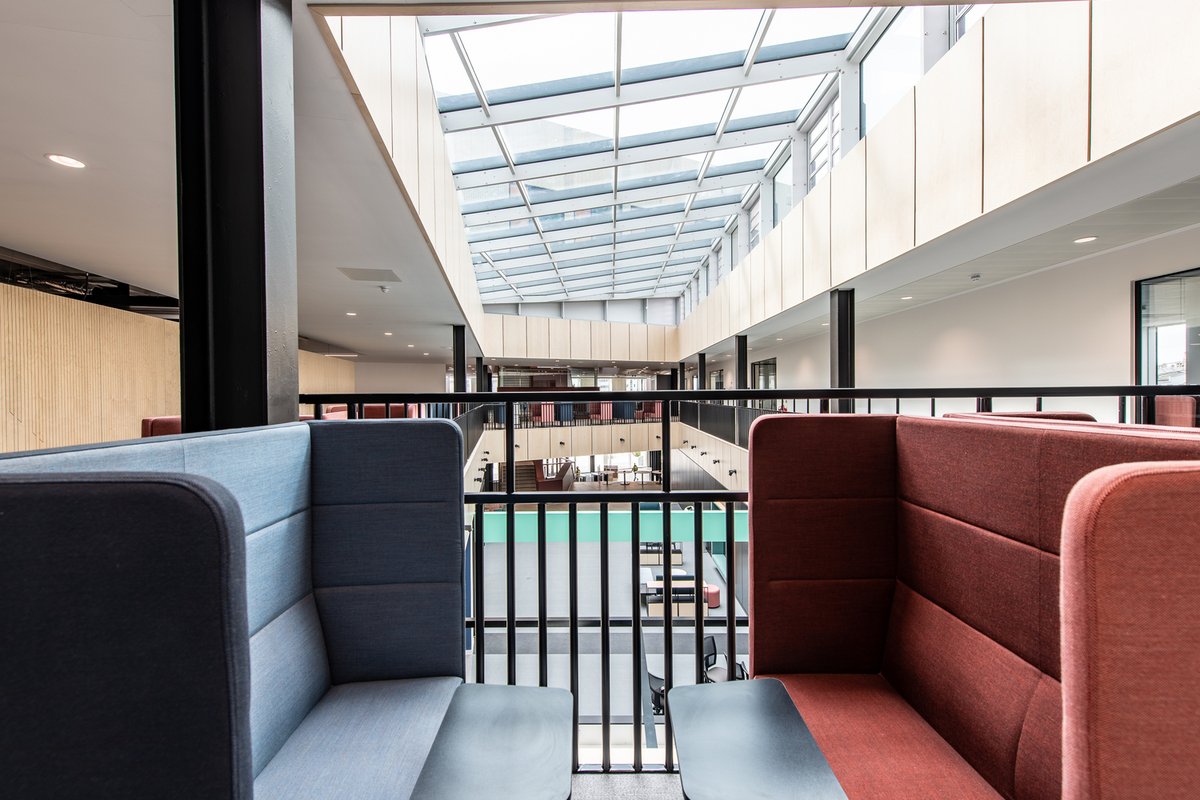 morgansindallc's tweet photo. With wellbeing the focus of the Student Life Building @LJMU, adaptable spaces to talk and feel relaxed were an important feature. Spaces can be adapted to suit different situations - Take a look around.
https://t.co/qQ7NC4zcS0 https://t.co/sSJ7FLrf0i
