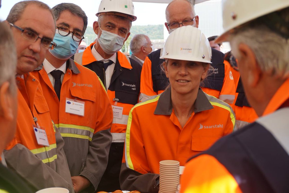 AgnesRunacher's tweet image. Le travail mené depuis 3 ans avec @BrunoLeMaire porte aujourd'hui ses fruits : avec la reprise des usines #Ascoval et #Hayange par Saarstahl, nous consolidons une filière d'#acier vert en France pour les rails utilisés par la SNCF, et pérennisons les 730 emplois de ces 2 sites.