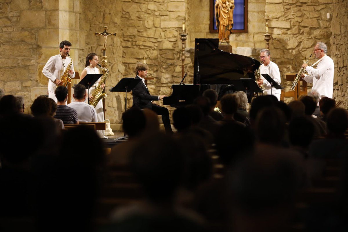 marioprisuelos's tweet photo. Experiencia inolvidable el sábado en Zumárraga con el programa “West Winds” y los enormes @sigma_project . ☺️
Muchas gracias a los amigos sigmáticos y a todo el público que llenó La Antigua🙏🏻🎷🎹
@gomismora @josetxosilguero @angelsoriadiaz https://t.co/bFMfCqmG7g